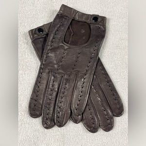 Bloomingdale’s brown leather driving gloves